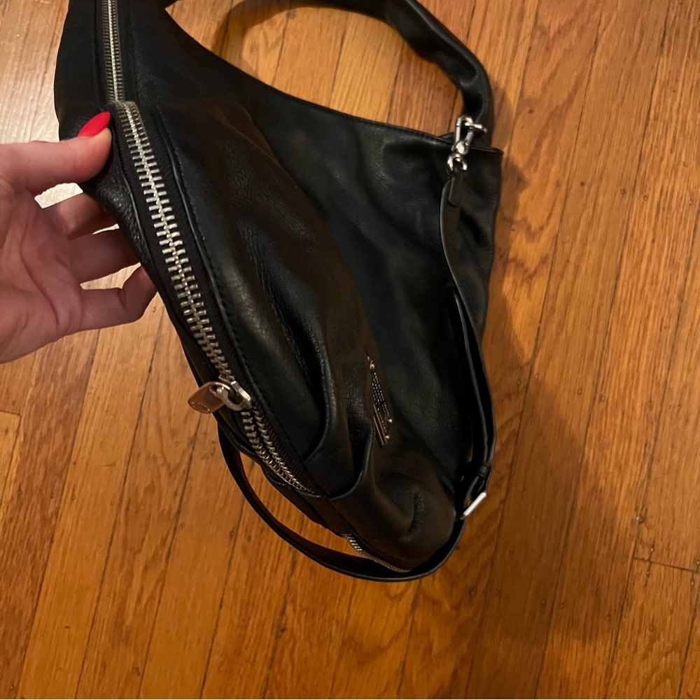 Marc by Marc Jacobs black leather hobo zip crossbody purse zippered EUC shoulder - Picture 6 of 10